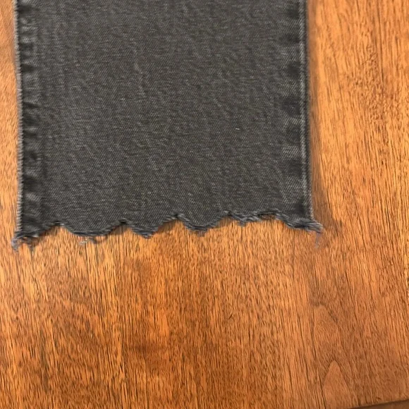 NEW Women’s 501 Levi Crop with Scalloped Hem - Picture 9 of 10